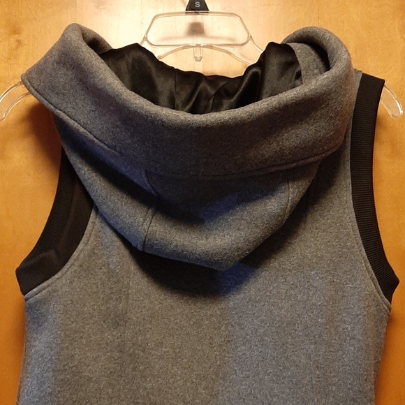 Burton grey vest - Picture 3 of 4